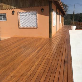 Comprar o produto de Carpintaria em Madeira Maciça – Estrutura, Beleza e Personalização – Ninho Verde II Eco Residence, SP em Móveis Planejados - Marcenarias em Ninho Verde II Eco Residence, SP por Solutudo