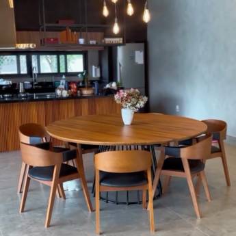 Comprar o produto de Mesa Sob Encomenda – Design Exclusivo e Madeira Maciça de Alta Qualidade – Ninho Verde II Eco Residence, SP em Móveis Planejados - Marcenarias em Ninho Verde II Eco Residence, SP por Solutudo
