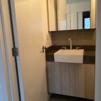 Comprar o produto de Banheiros Planejados com Funcionalidade e Elegância – Santa Bárbara Resort Residence, SP em Móveis Planejados - Marcenarias pela empresa Casa W em Santa Bárbara Resort Residence, SP por Solutudo