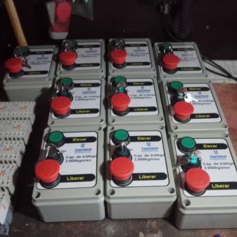 Comprar o produto de Painéis de Comando Simples – Segurança e Eficiência para sua Operação – Suzano, SP em Instalação e Manutenção de Máquinas em Suzano, SP por Solutudo