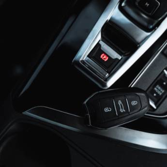 Comprar o produto de Cópia e Confecção de Chaves Fobik (Inserir no Painel) – Mr Reparos, São Paulo, SP em Chaves Automotivas em São Paulo, SP por Solutudo