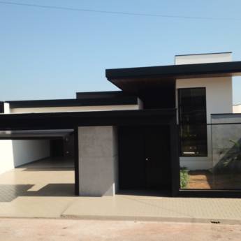 Comprar o produto de Construção de Casas de Alto Padrão – Pintura Impecável e Acabamento de Alto Nível – Riviera de Santa Cristina XIII, SP em Engenharia - Engenheiros em Riviera de Santa Cristina XIII, SP por Solutudo