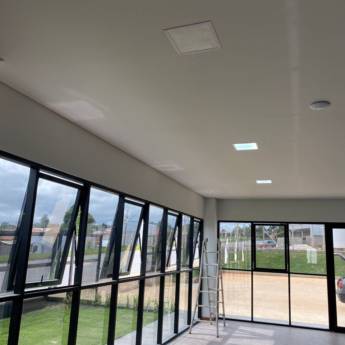 Comprar o produto de Construção de Prédios Comerciais – Estrutura Robusta e Design Inteligente – Riviera de Santa Cristina XIII, SP em Engenharia - Engenheiros em Riviera de Santa Cristina XIII, SP por Solutudo