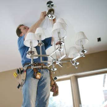Comprar o produto de Instalação de lustre em Instalações - Reparos em Botucatu, SP por Solutudo