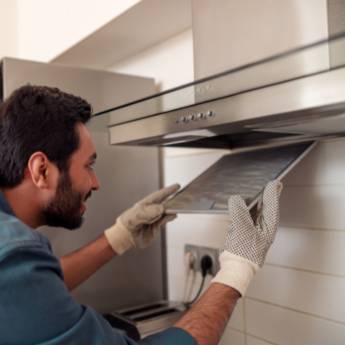 Comprar o produto de Limpeza e reparo de exaustor em Instalações - Reparos em Botucatu, SP por Solutudo