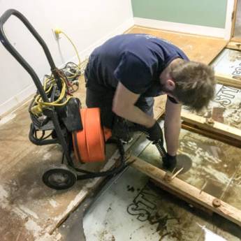 Comprar o produto de Desentupimento de Ralos em Joinville: Rápido, Limpo e Seguro em Desentupimento em Joinville, SC por Solutudo