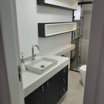 Comprar o produto de Banheiro Planejado em São Paulo - Estilo e Otimização em Móveis Planejados - Marcenarias em São Paulo, SP por Solutudo