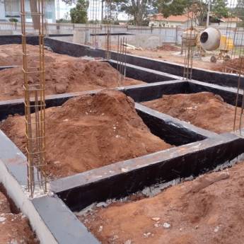 Comprar o produto de Obra Santa Cristina 1 etapa fundação e impermeabilização EY 16 em andamento em Construtoras em Ninho Verde II Eco Residence, SP por Solutudo