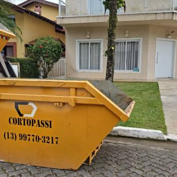 Comprar o produto de Aluguel de Caçambas em Guarujá com agilidade, segurança e preço justo em Caçambas pela empresa Cortopassi Locações - Caçambas e Mini-Escavadeiras em Guarujá, SP por Solutudo