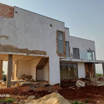 Comprar o produto de Residência de alto padrão na Riviera de Santa Cristina I – Exclusividade e conforto em Construtoras em Riviera de Santa Cristina I, SP por Solutudo