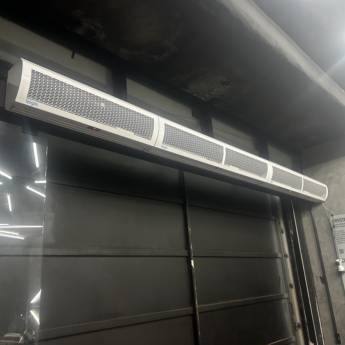 Comprar o produto de Instalação Cortina de Ar em Praia Grande/SP: Climatização Eficiente Mesmo com Portas Abertas em Ar Condicionados em Praia Grande, SP por Solutudo