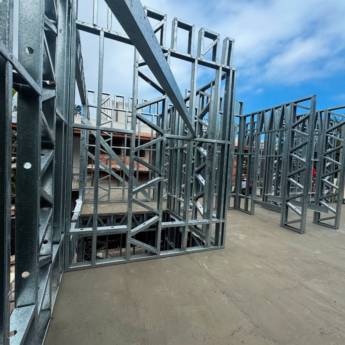 Comprar o produto de Casa em Steel Frame em Riviera de Santa Cristina XIII: Conforto e Sustentabilidade em Construtoras em Riviera de Santa Cristina XIII, SP por Solutudo