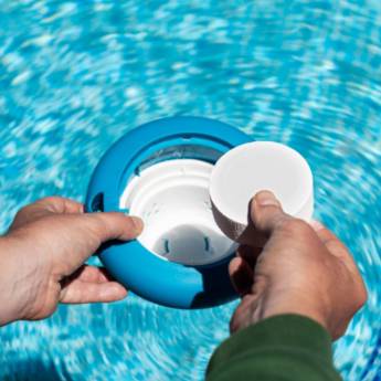 Comprar o produto de Regularização de cloro em Limpeza de Piscinas em Botucatu, SP por Solutudo