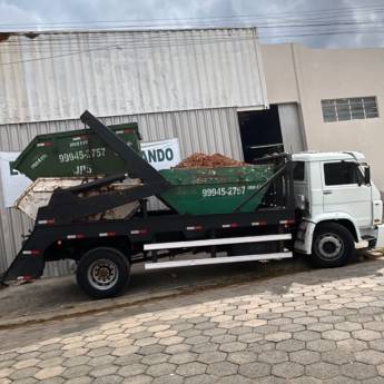 Comprar o produto de Caçamba para Descarte de Móveis Usados em Criciúma – Solução Ideal para Limpezas em Caçambas pela empresa SM Terraplanagem em Criciúma, SC por Solutudo