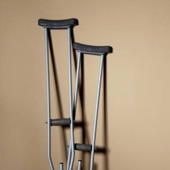 Comprar o produto de Locação de Muletas Axilar e Canadense em Lapa – Equilíbrio e Mobilidade Garantida em Locação de Produtos Ortopédicos e Hospitalares em Lapa, PR por Solutudo