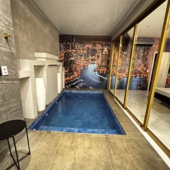 Comprar o produto de Suíte Temática Dubai – Luxo Extremo e Experiência Sensorial em Cacoal em Motéis em Cacoal, RO por Solutudo