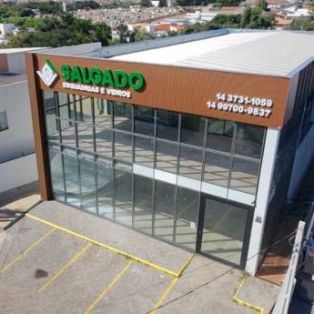 Comprar o produto de Pele de Vidro em Riviera de Santa Cristina XIII – Fachadas Sofisticadas em Esquadrias em Riviera de Santa Cristina XIII, SP por Solutudo