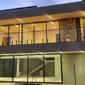 Comprar o produto de Guarda-Corpo e Portas em Alumínio – Riviera de Santa Cristina XIII em Esquadrias em Riviera de Santa Cristina XIII, SP por Solutudo