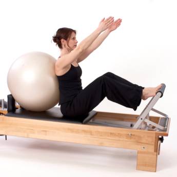 Comprar o produto de Pilates em Pilates pela empresa Evoluir Clínica de Fisioterapia em Mineiros, GO por Solutudo