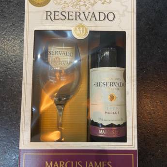 Comprar o produto de Vinho Reservado Marcus James Merlot + Taça - 750ml em Vinhos pela empresa Empório Primare Bebidas e Eventos - Loja 02 em Mineiros, GO por Solutudo