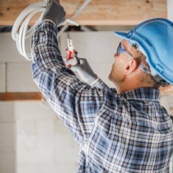 Comprar o produto de Manutenção Elétrica Comercial – Instalação Elétrica em Jaú com Alta Performance em Eletricistas em Jaú, SP por Solutudo