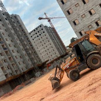 Comprar o produto de Locação de Retroescavadeira Ágil e Versátil – Tatuí, SP em Locação e Comércio de Máquinas em Tatuí, SP por Solutudo