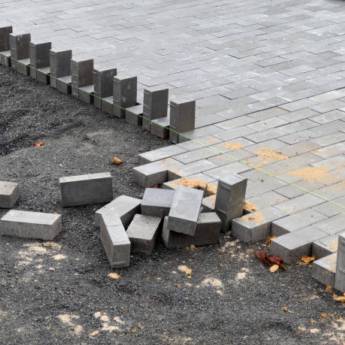 Comprar o produto de Pavimentos Retangulares Resistentes – Materiais para Construção em Riviera de Santa Cristina I em Materiais para Construção em Riviera de Santa Cristina I, SP por Solutudo