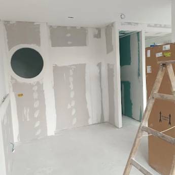 Comprar o produto de Divisória em Drywall Funcional e Moderna em Almirante Tamandaré em Forros e Divisórias em Almirante Tamandaré, PR por Solutudo Comprar o produto de Divisória em Drywall Funcional e Moderna em Almirante Tamandaré em Forros e Divisórias em Almirante Tamandaré, PR por Solutudo