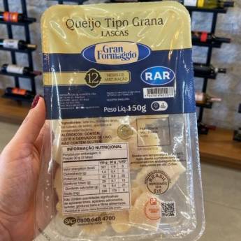 Comprar o produto de Grana Padano em Lascas 12 Meses - 150g  em Queijo pela empresa Empório Primare Bebidas e Eventos - Loja 02 em Mineiros, GO por Solutudo