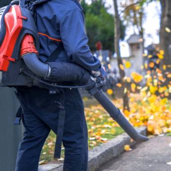 Comprar o produto de Manutenção e Peças para Soprador Costal a Gasolina – São Manuel em Instalação e Manutenção de Máquinas em São Manuel, SP por Solutudo