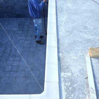 Comprar o produto de Bordas para Piscina Atérmicas – Segurança e Estilo no Ninho Verde I Eco Residence em Pisos e Revestimentos em Ninho Verde I Eco Residence, SP por Solutudo