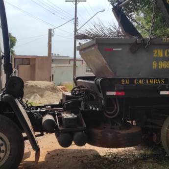 Comprar o produto de Colocando caçamba – Colônia Espírita Fraternidade em Caçambas em Avaré, SP por Solutudo