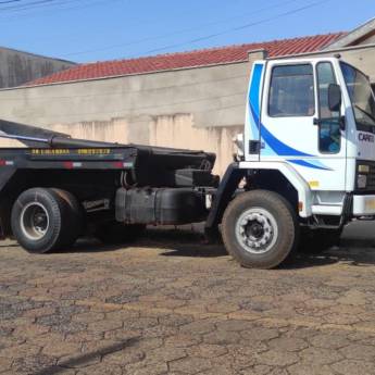 Comprar o produto de Retirando caçamba – Av. Três Marias em Caçambas em Avaré, SP por Solutudo