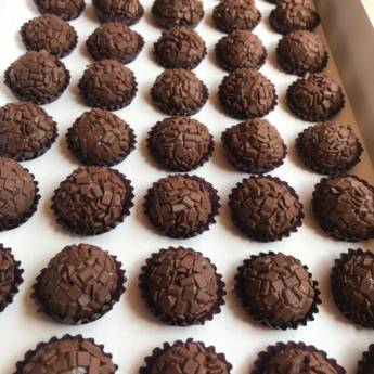 Comprar o produto de Bolos e Chocolates Artesanais – Liberdade São Paulo em Confeitarias pela empresa Tia Madrinha Bolos e Chocolates em São Paulo, SP por Solutudo