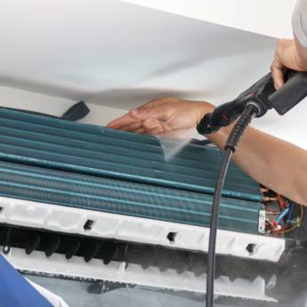 Comprar o produto de Limpeza de Ar Condicionado em Ar Condicionado em Mineiros, GO por Solutudo