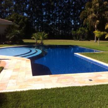 Comprar o produto de Piscina de alvenaria  em Piscinas em Botucatu, SP por Solutudo