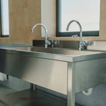 Comprar o produto de Lavatórios em Aço Inox em Contagem – Higiene, Resistência e Design Profissional em Serralherias - Estruturas em Contagem, MG por Solutudo
