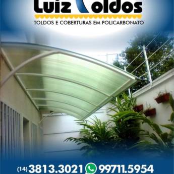 Comprar o produto de Instalação de Coberturas de Policarbonato - Proteção Durável - Qualidade Garantida em Toldos e Coberturas em Bofete, SP por Solutudo
