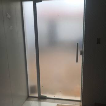 Comprar o produto de Porta em vidro temperado em Barbacena com design moderno em Vidraçarias em Antônio Carlos, MG por Solutudo Comprar o produto de Porta em vidro temperado em Barbacena com design moderno em Vidraçarias em Antônio Carlos, MG por Solutudo