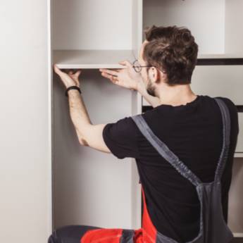 Comprar o produto de Manutenção de Móveis Planejados - Qualidade e Durabilidade Garantida em Itapecerica da Serra em Móveis Planejados em São Paulo, SP por Solutudo