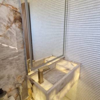 Comprar o produto de Pia Banheiro Em Ônix Translúcido – Ninho Verde II, SP em Marmorarias em Ninho Verde II Eco Residence, SP por Solutudo