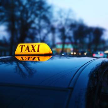 Comprar o produto de Entregas rápidas de documentos em Guanambi, BA em Táxis em Vitória da Conquista, BA por Solutudo