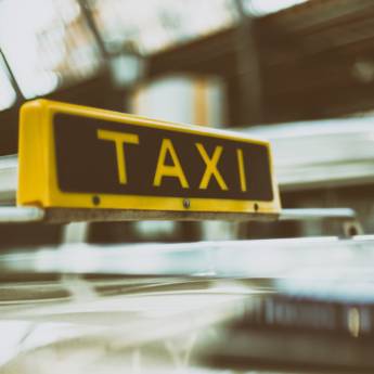 Comprar o produto de Pontualidade e Segurança com Taxista em Guanambi, BA em Táxis em Candiba, BA por Solutudo