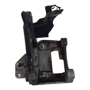 Comprar o produto de Suporte Bomba Hidr. Renault Clio 1.0 Original Usada em Motores e Partes pela empresa Tem de Tudo - Peças de Desmanche Nacionais e Importadas em Belo Horizonte, MG por Solutudo