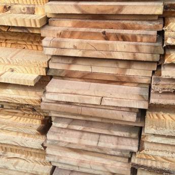 Comprar o produto de Tábuas de Pinus – Qualidade e Versatilidade para sua Obra – São Manuel, SP em Madeireiras em Areiópolis, SP por Solutudo