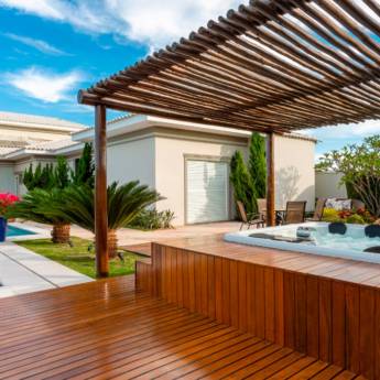 Comprar o produto de Decks de Madeira em Paisagismo Residencial em Atibaia, SP por Solutudo