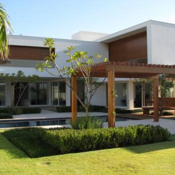 Comprar o produto de Pergolados de Madeira em Paisagismo Residencial em Atibaia, SP por Solutudo