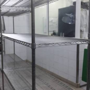 Comprar o produto de Prateleiras em Aço Inox em Contagem – Organização, Resistência e Estilo em Serralherias - Estruturas em Lagoa Santa, MG por Solutudo