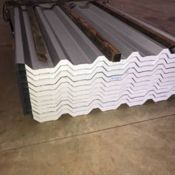 Comprar o produto de Telhas Sanduíche - Conforto e Eficiência Térmica para Seu Projeto em Lençóis Paulista em Telhas em Pederneiras, SP por Solutudo