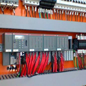 Comprar o produto de Montagens de painéis elétricos em Painéis em Botucatu, SP por Solutudo